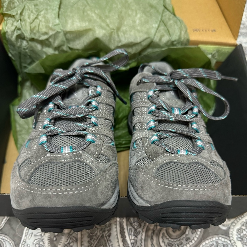 NEW Eddie Bauer women’s Seneca Peak Cinder size 7.5 hiking shoes